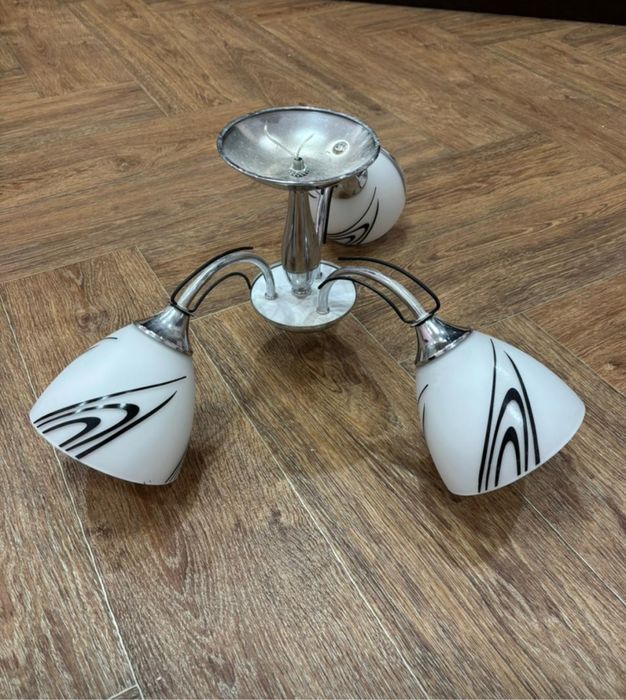 Проам люстру в отличном состоянии