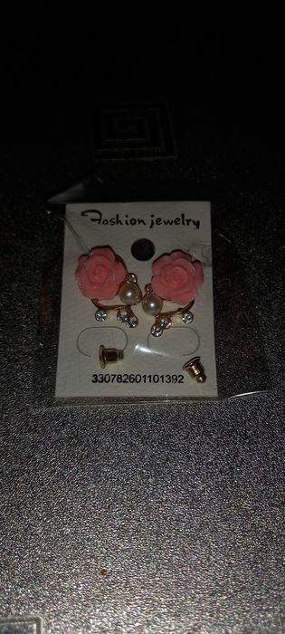 Продам новые серьги.