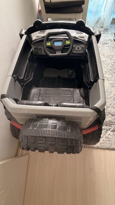 Продается детский электромобиль 4×4