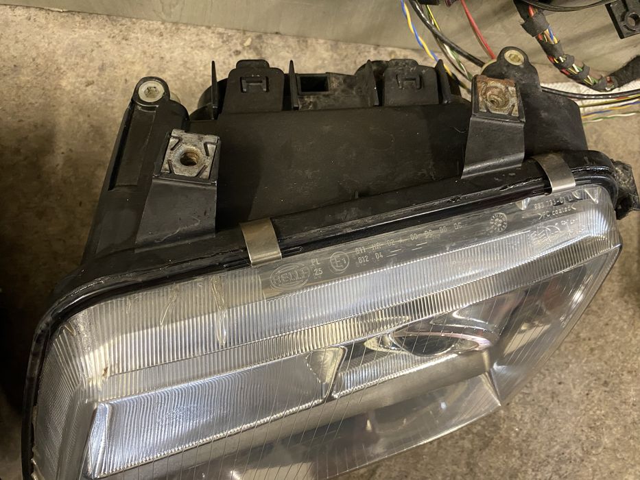 Фарове ксенон ауди с3 s3 2000г перфектни намалени