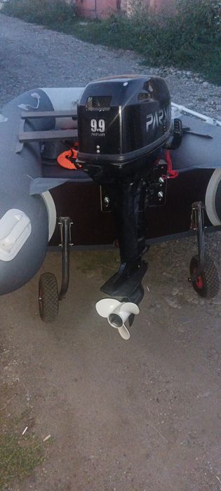 Лодка  с мотором