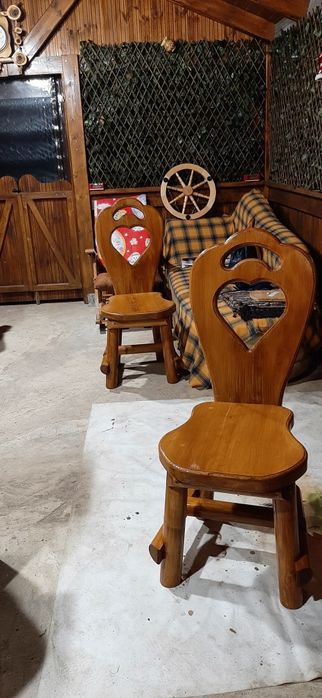 Scaune din lemn masiv
