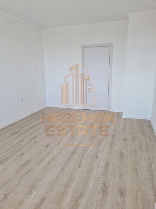 Продава се Четиристаен апартамент в Варна, Възраждане 2 - 90 кв.м за 1999 €/кв.м - Снимка #3