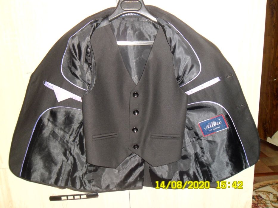 Школьный костюм тройка.