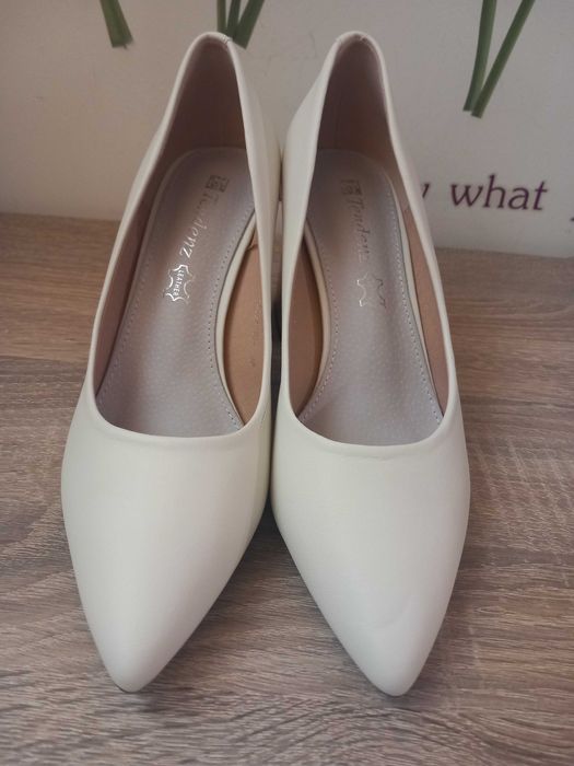 Бели/ Бежови обувки официални