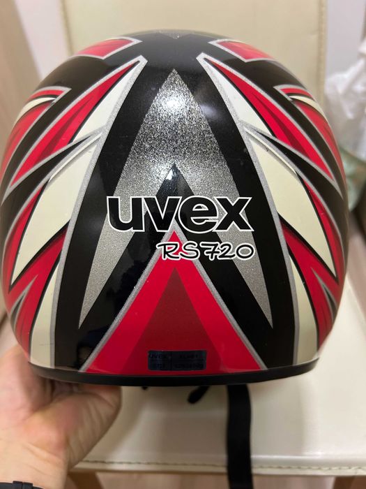 Продавам мото каска UVEX