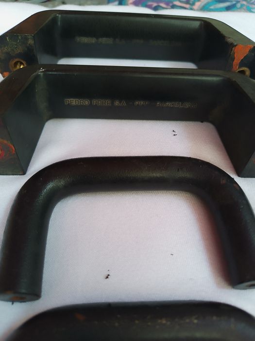 Mânere plastic /metal și colțare calitative