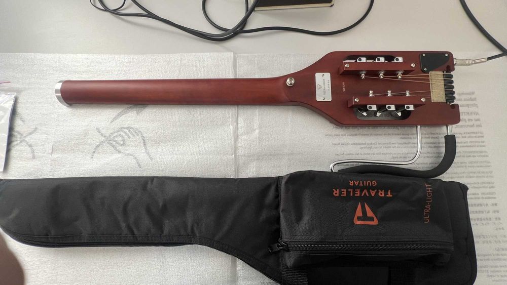Травъл китара и усилвател като нови Travel guitar
