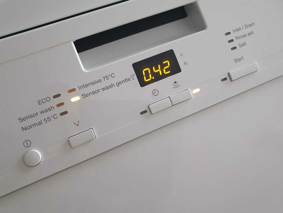 UK - Miele Съдомиялна - 14 Комплекта - Свободностояща - 60см