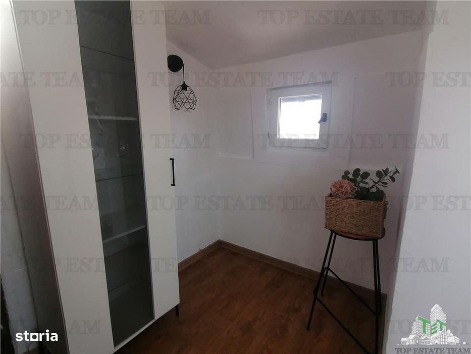 Apartament mansardabil de vanzare