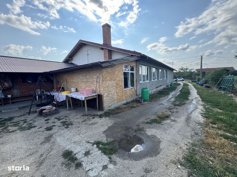 Casa cu 4 dormitoare, 265mp, 30 de arii teren, Boghis, Satu Mare.