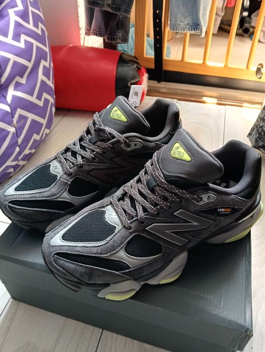Adidasi New Balance 9060 marimea 44.5