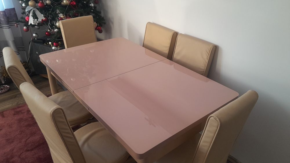 Masa extensibila de pana la 12 persoane