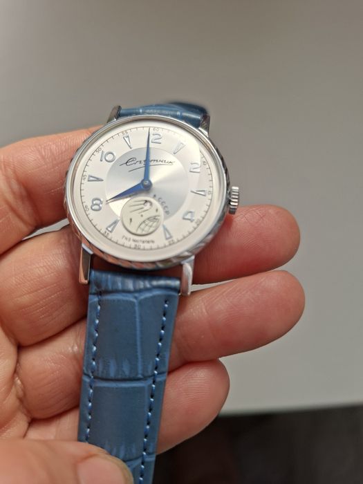 Продам часы Спутник