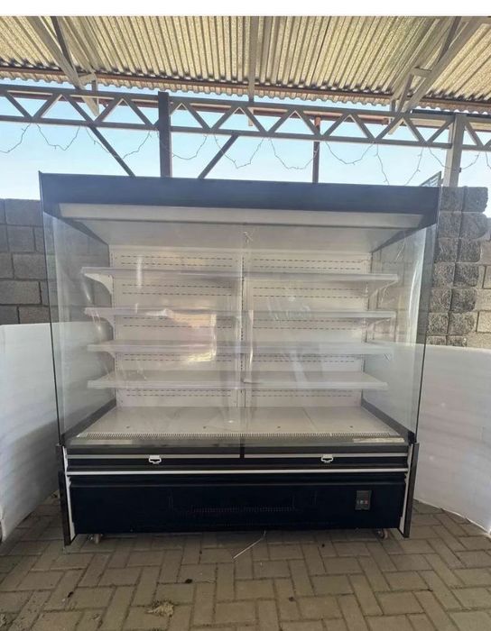 Продам витринный холодильник