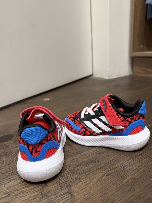 Кроссовки Adidas