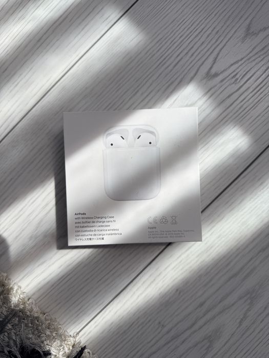 Apple AirPods 2 | Wireless Case Charging