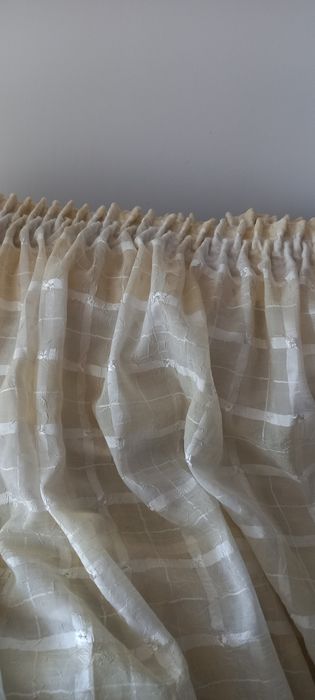 Perdea foarte mare negociabil