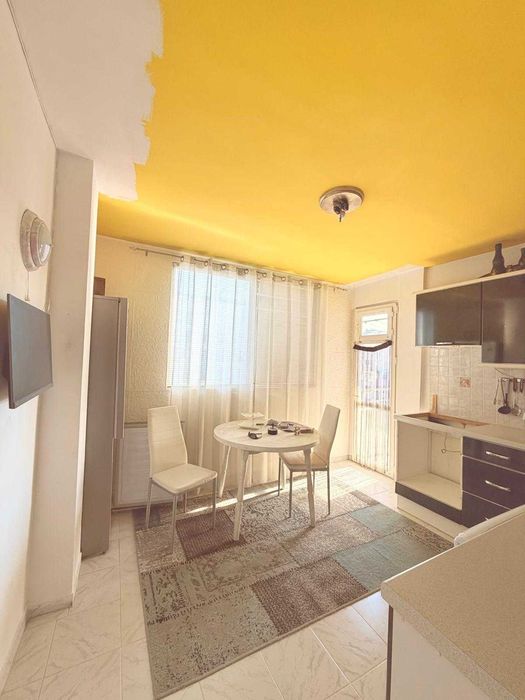 Тристаен тухлен до Гранд МОЛ