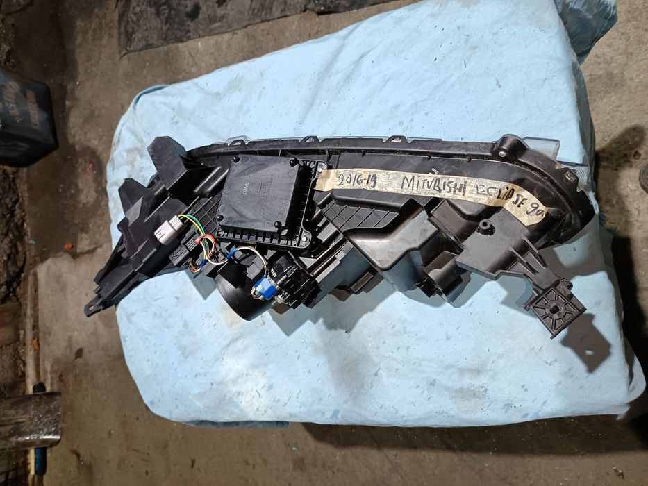 Far dreapta xenon Mitsubishi Eclipse an 2016, 2017,2018,2019