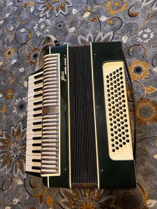 Vând acordeon foarte bun