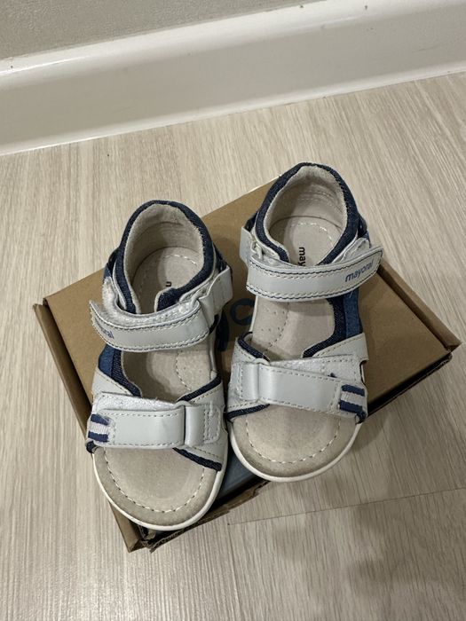 Детские сандалии