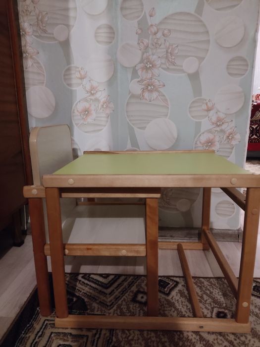 Продам детский столик для кормления