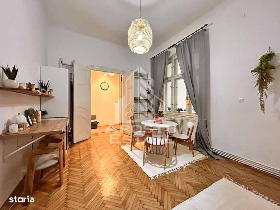 Apartament, spatios etaj 1, vedere in Piata Victoriei