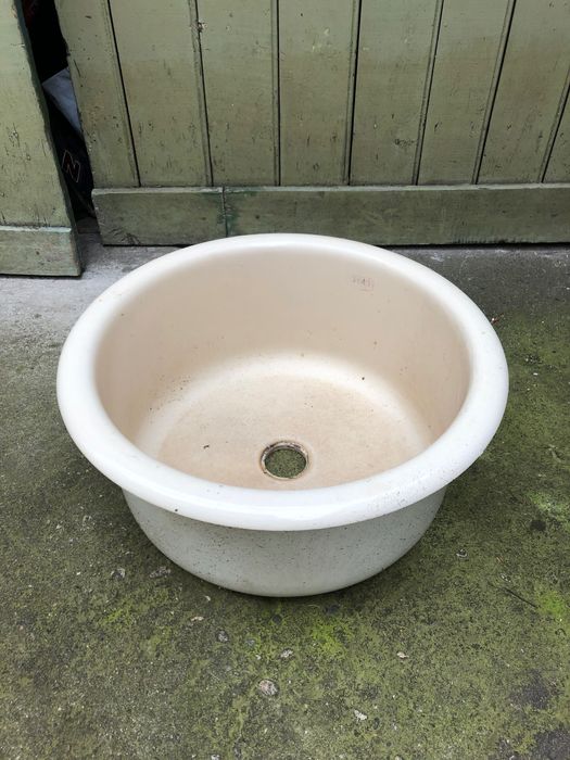 цветарници,огледала и разни домашни .