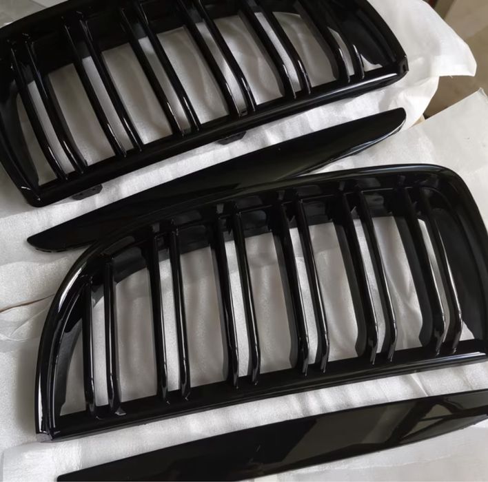 Тунинг Бъбреци за BMW E90/E91 (2005-2008) - Черен Гланц