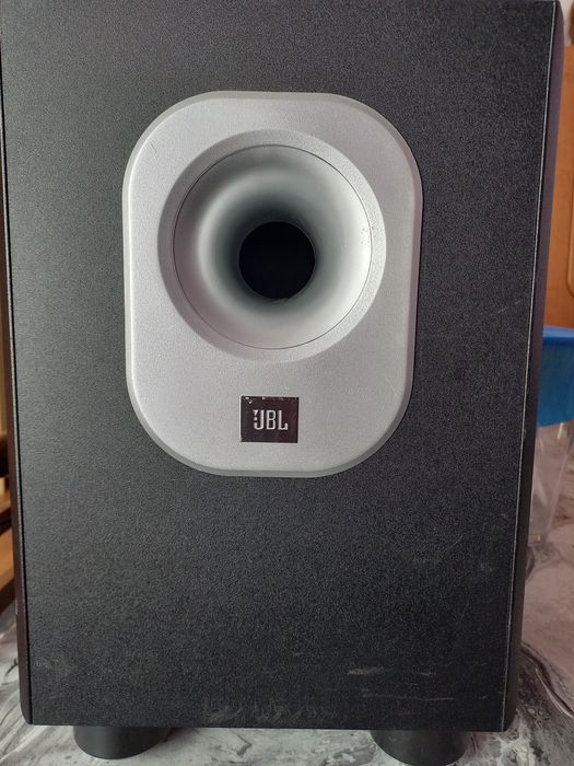 Продавам субуфер jbl