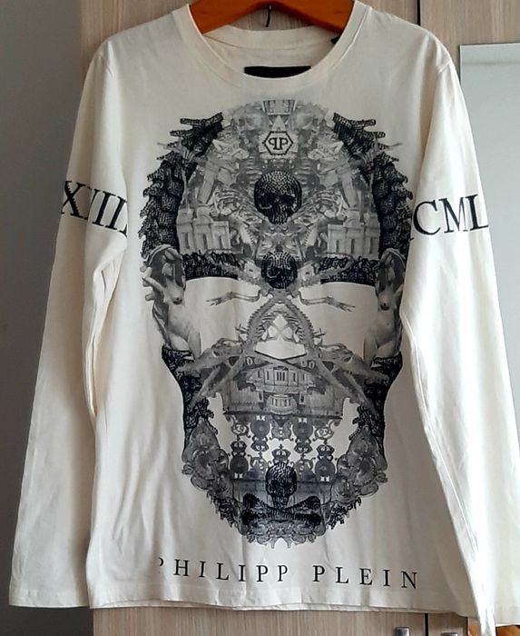 Ефектни блузки иНов камуфлажен панталон-унисекс и