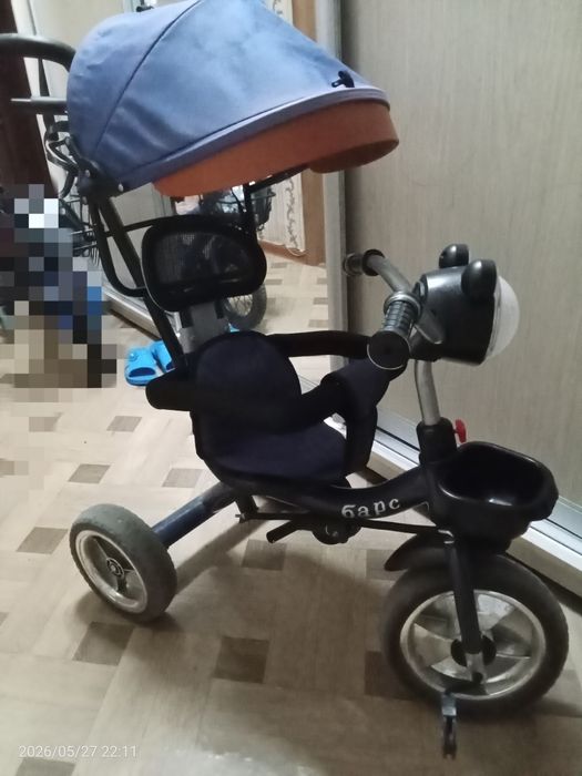 Велосипед трёхколёсный с ручкой продам