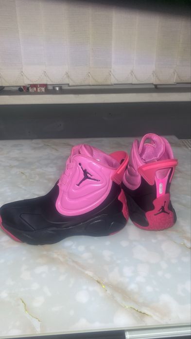 Jordan детски боти