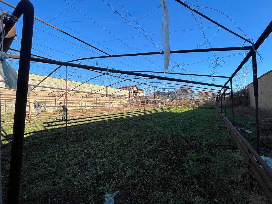 Yer sotiladi 8 sotok, GAZ , SVET, SUV BOR , Yaxshi maxallad joylashgan