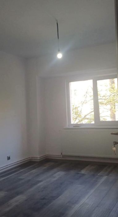 Apartament 2 camere,decomandat,Icfrimu,etaj1/4:89.000euro