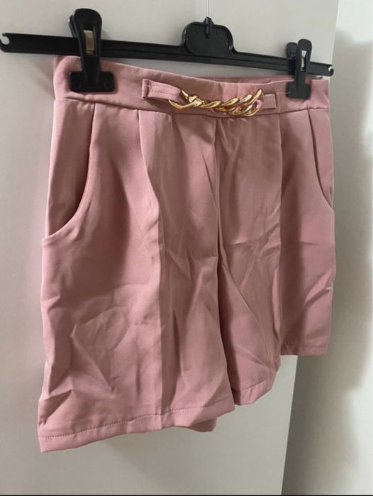 Pantaloni scurti eleganti marimea M