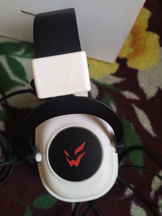 Продам игровые наушники.