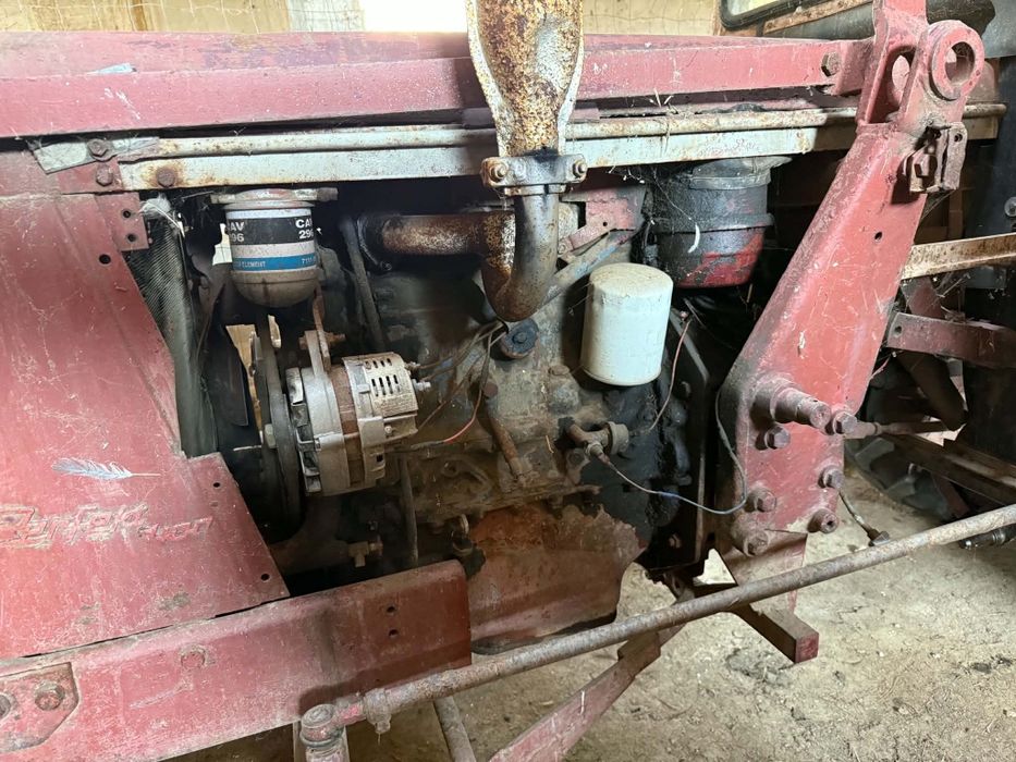 Vand tractor UTB 445