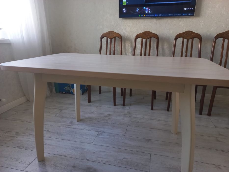 Стол и стулья деревянные