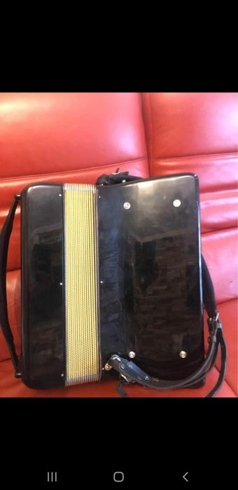 vând acordeon Hohner verdi 2-M