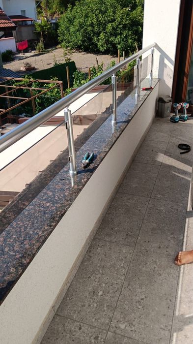 Алуминиеви и стъклени парапети – изработка и монтаж | Високо качество