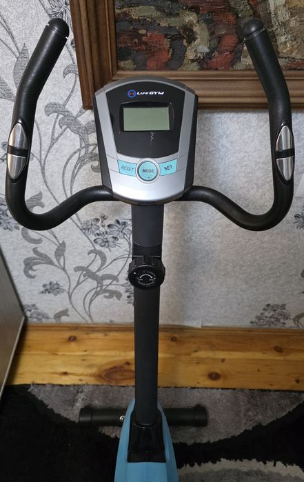 Продам тренажёрный Велосипед LifeGym