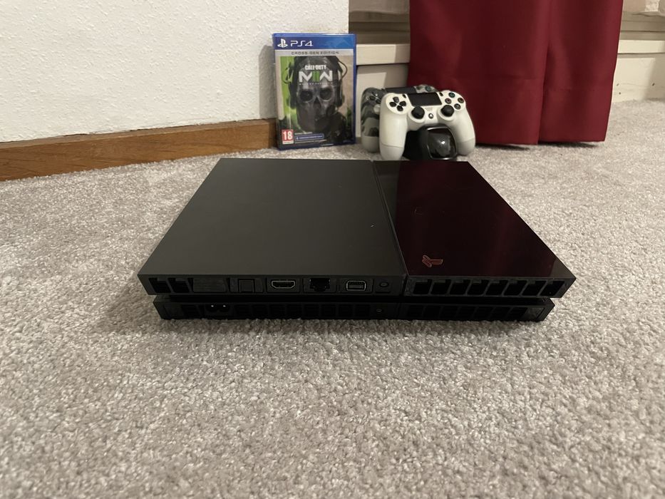 PS4 inpecabil doua manete și 1 joc