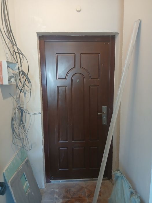 Продам входную дверь