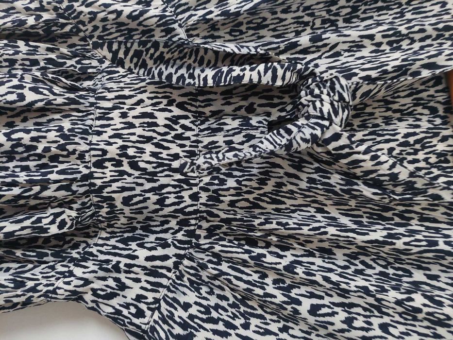 Официална рокля с открит гръб от мека, приятна материя, нова