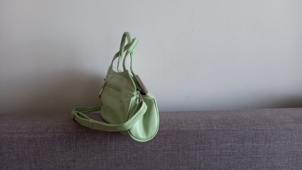 Продам сумку зеленую.