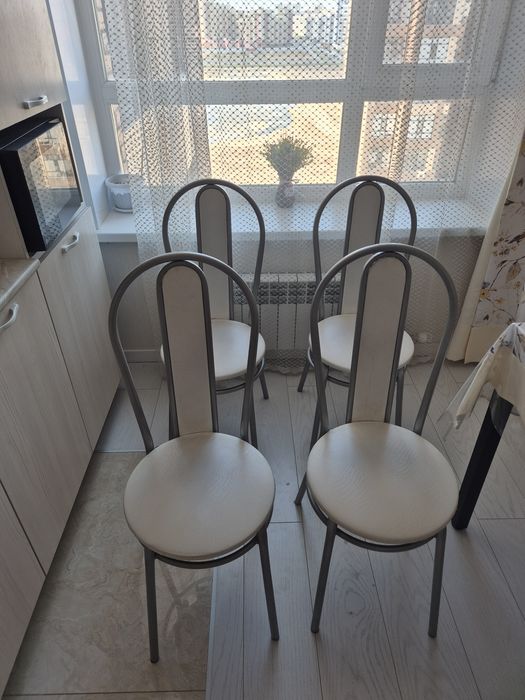 Продам стулья на кухню