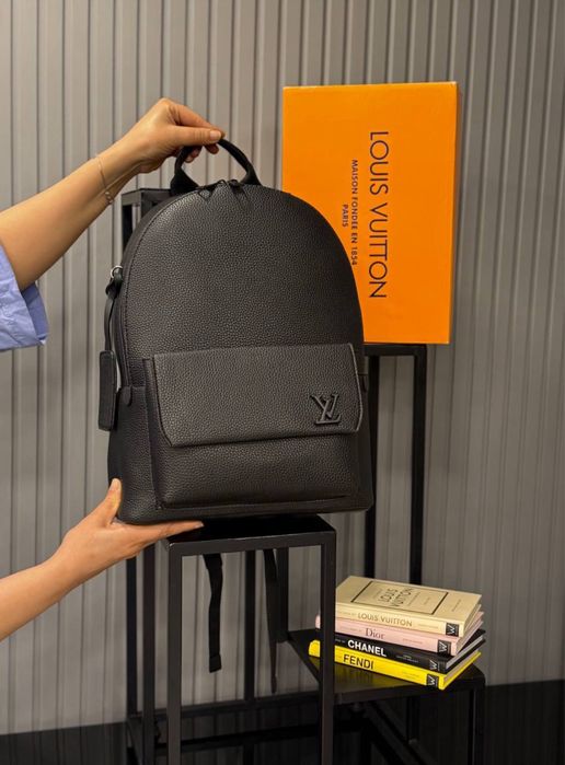 Ghiozdan Louis Vuitton nou !!! Dimensiuni 42/28 !!!