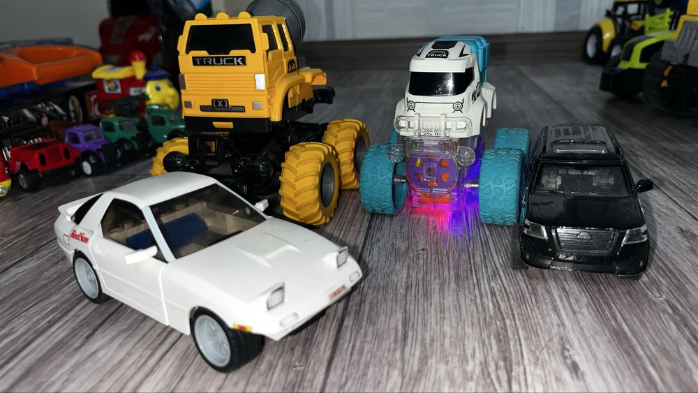 Продам игрушки машинки